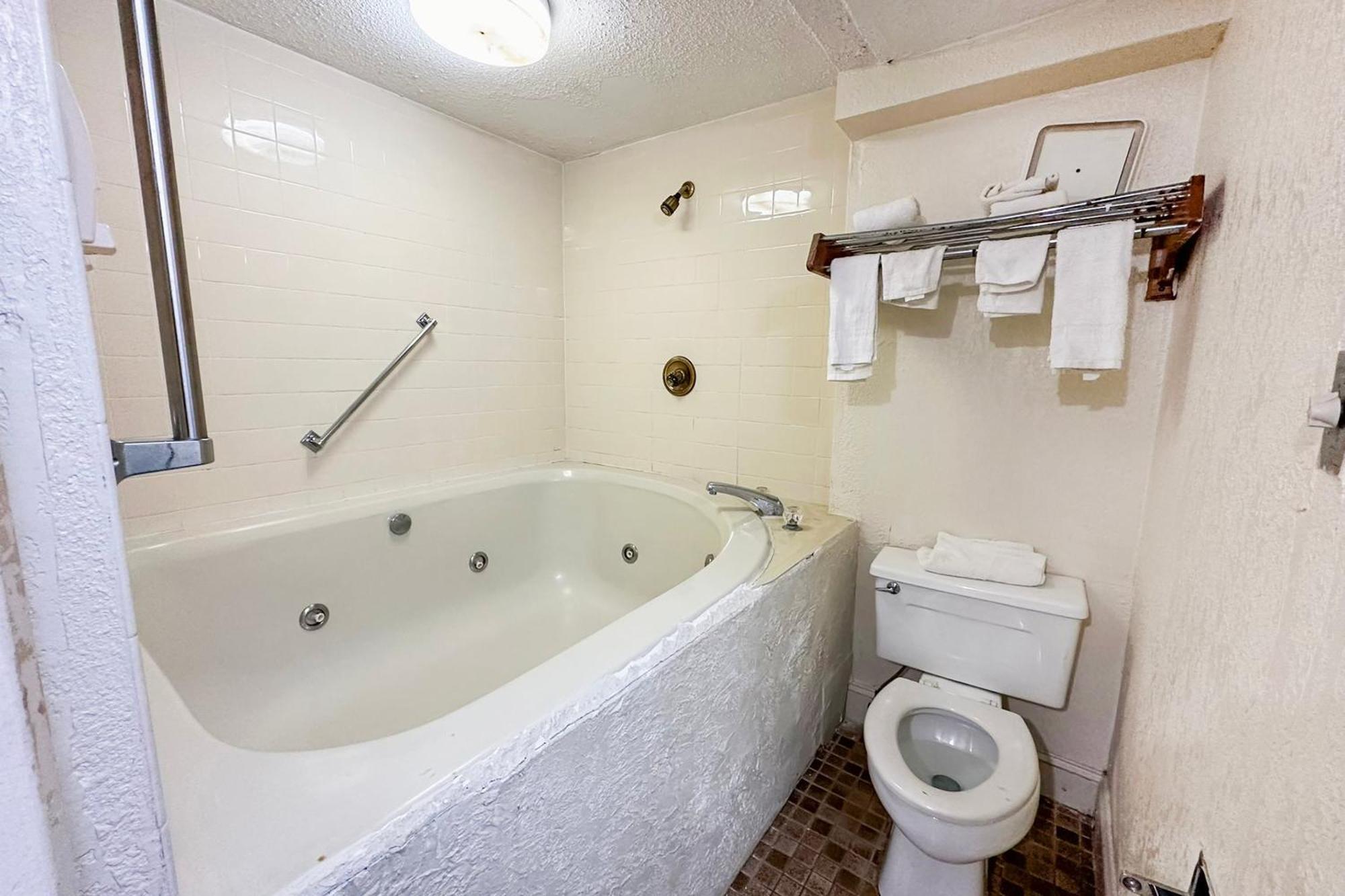 Super & By Oyo Hotel Milledgeville