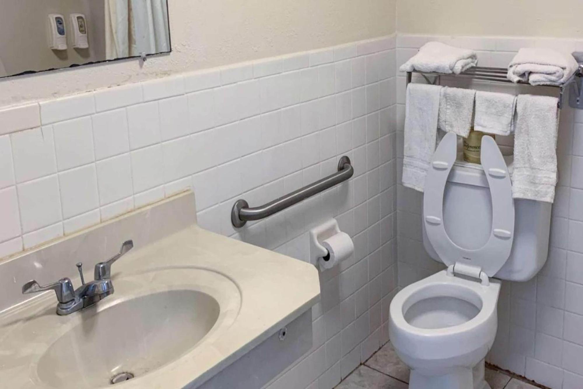 Hotel Super & By Oyo Milledgeville