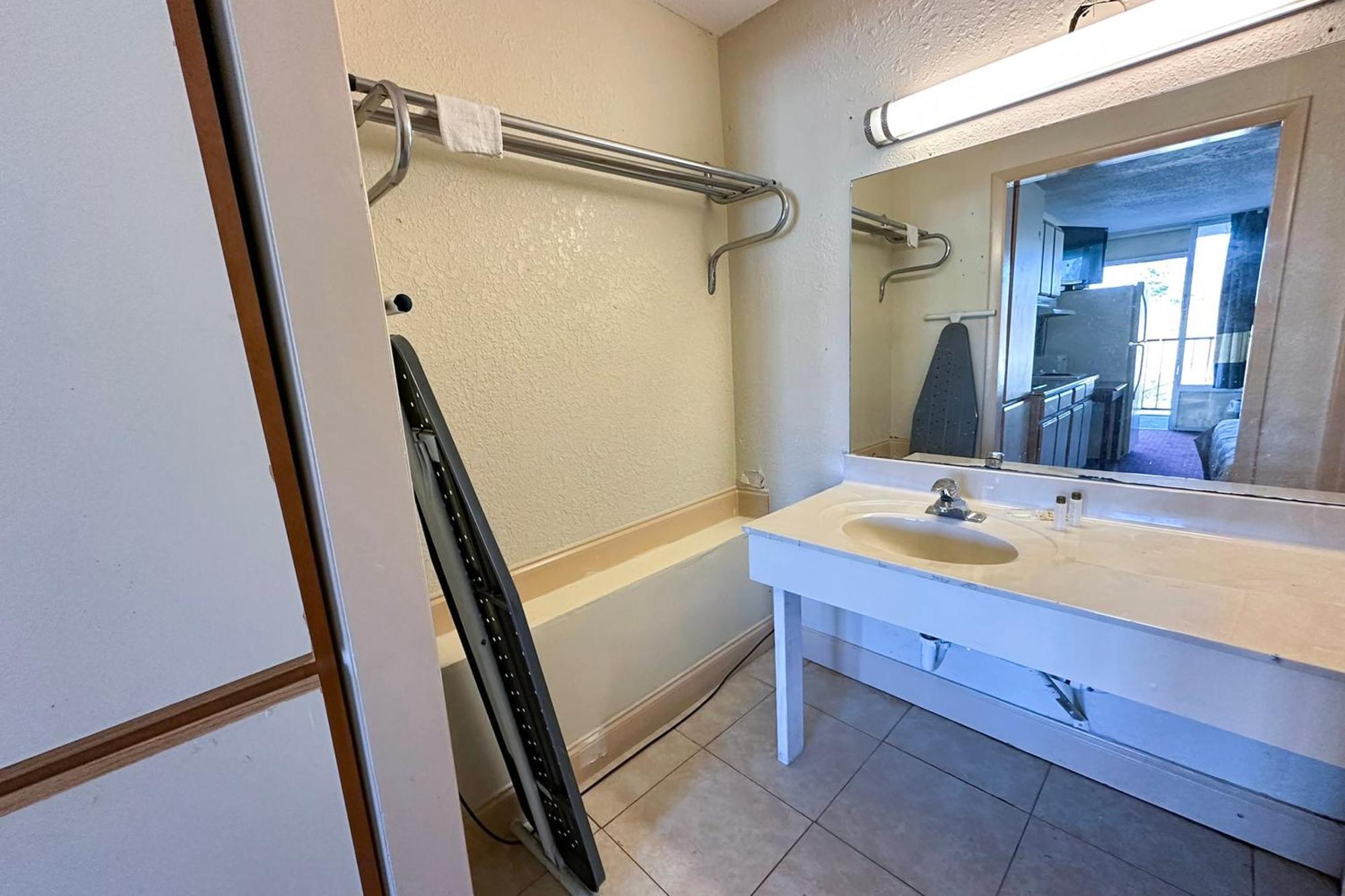 Hotel Super & By Oyo Milledgeville