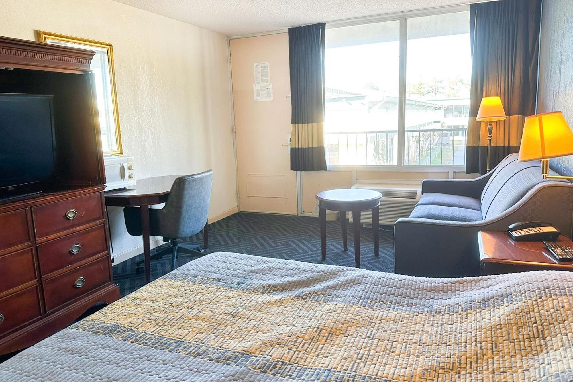 Super & By Oyo Hotel 2*