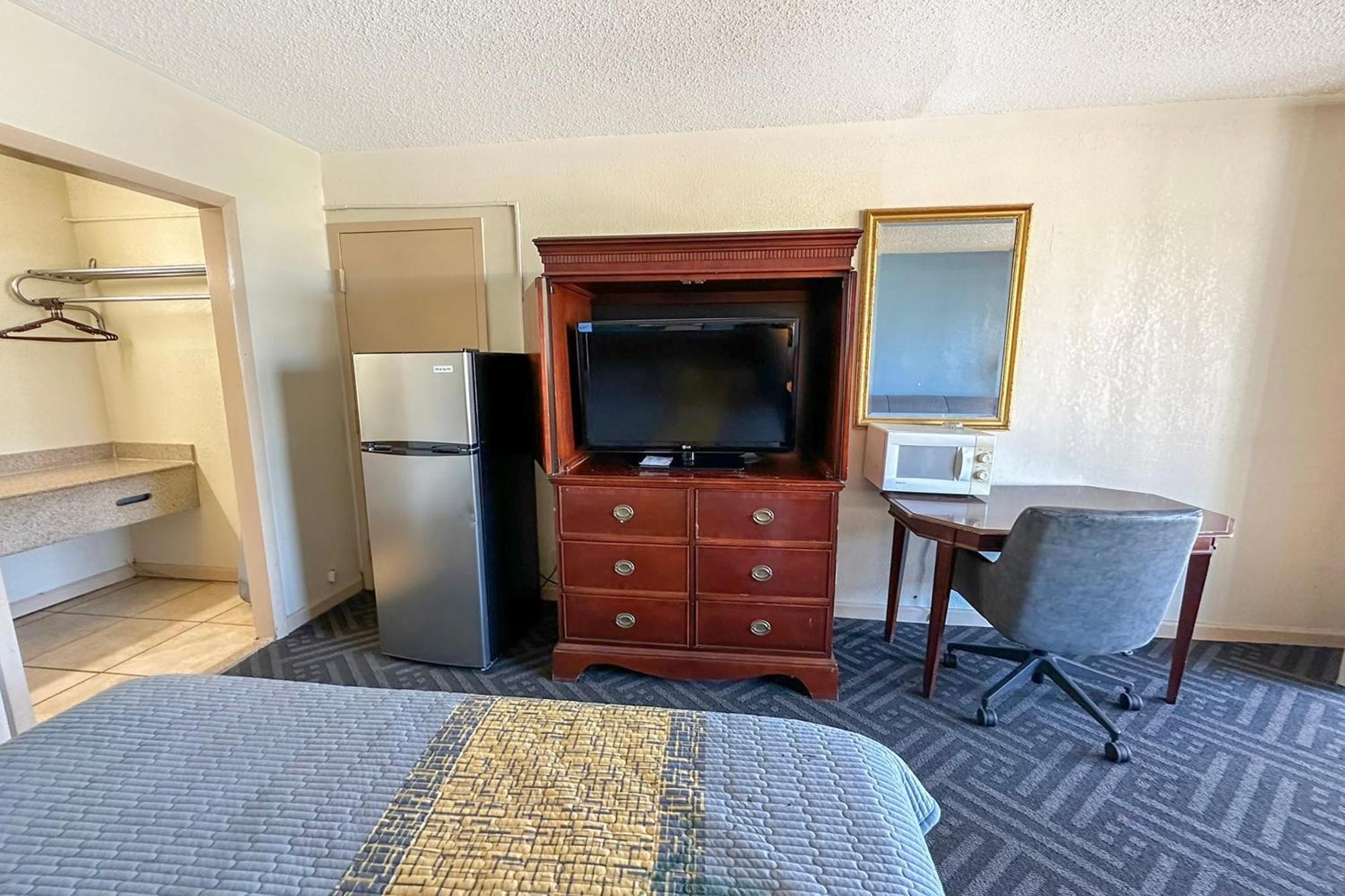 Hotel Super & By Oyo Milledgeville