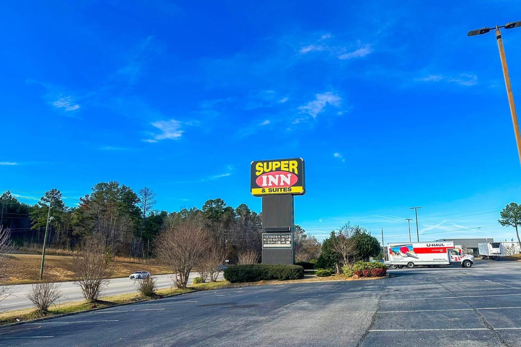 Super & By Oyo Milledgeville