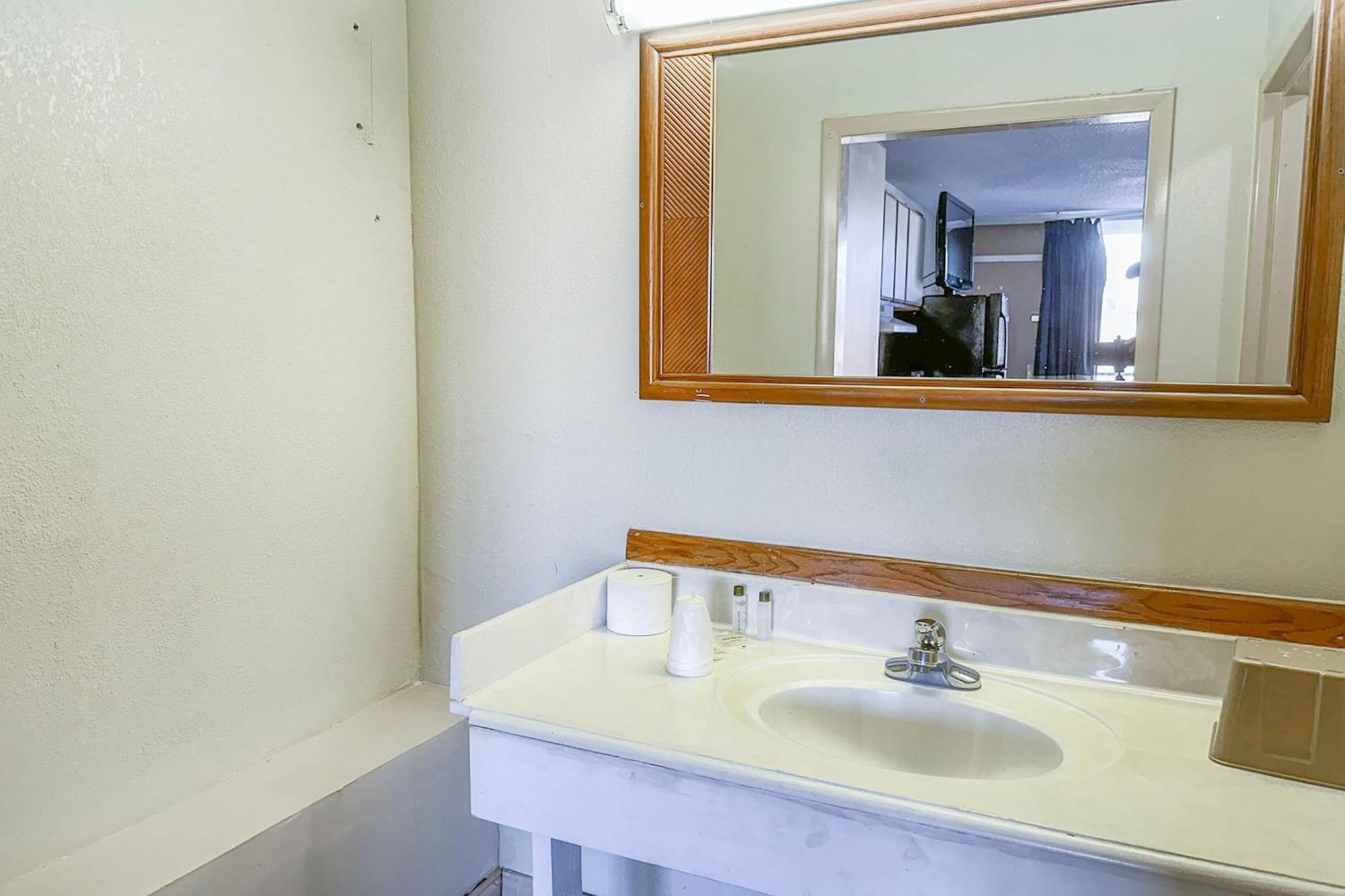 Super & By Oyo Hotel Milledgeville
